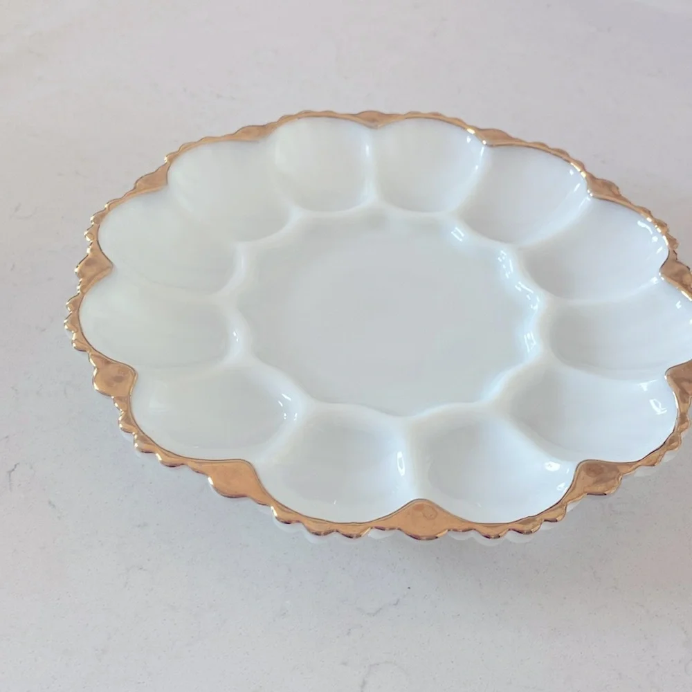 Elegant White and Gold Scalloped Bowl‎